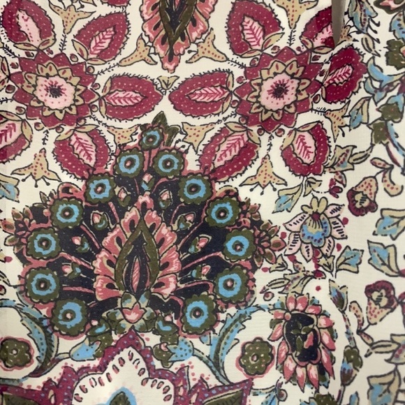 Amy’s Closet Beautiful  dress peekaboo shoulder , cream and maroon floral, 14 - Picture 9 of 9